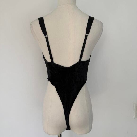 VINTAGE VICTORIA’S SECRET GOLD LABEL VELVET EMBELLISHED BODYSUIT - Picture 4 of 5